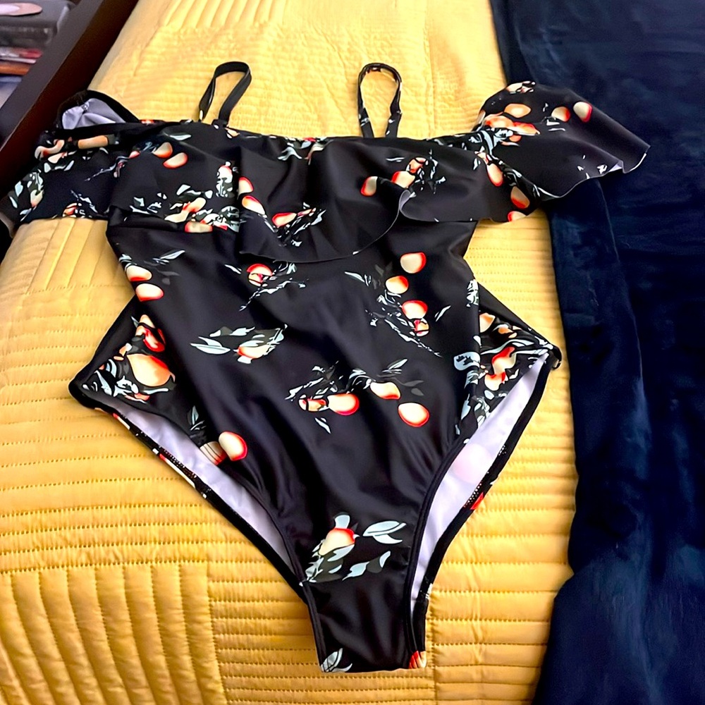 Women’s 2x One piece NWOT Bathing suit